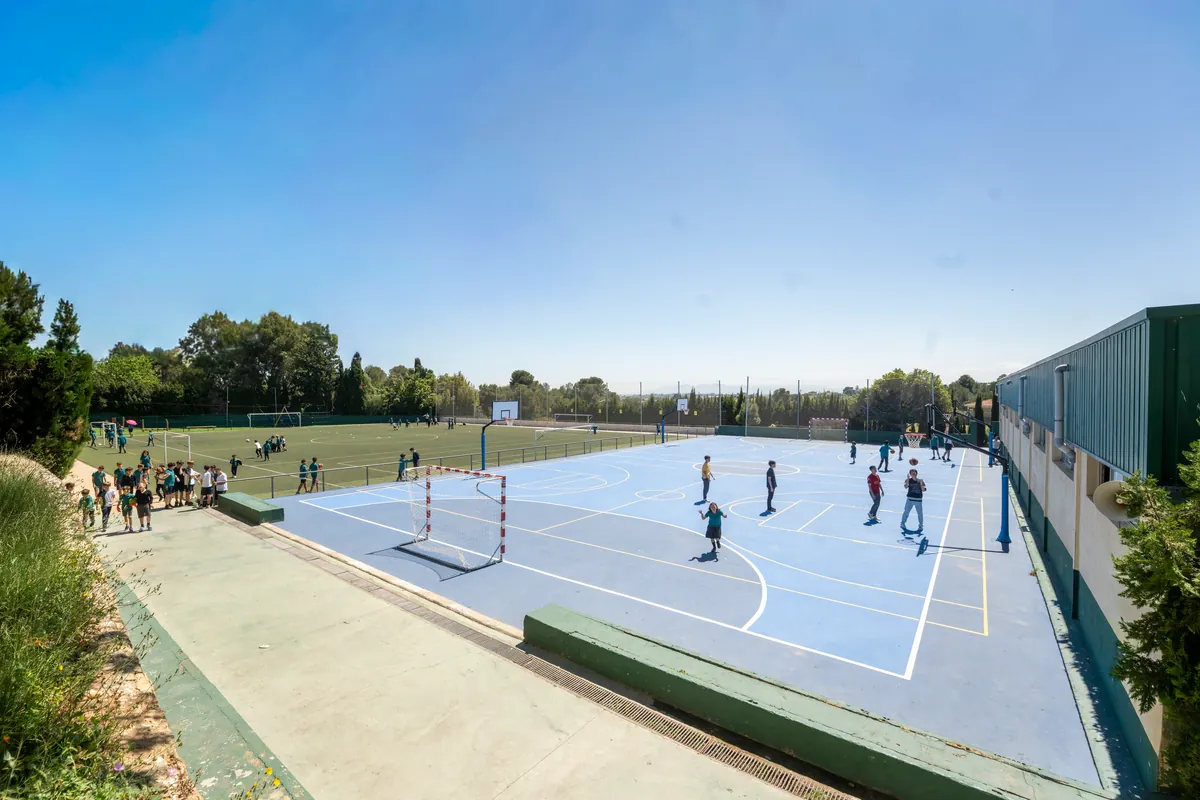 Sports courts at Colegio Internacional Ausiàs March